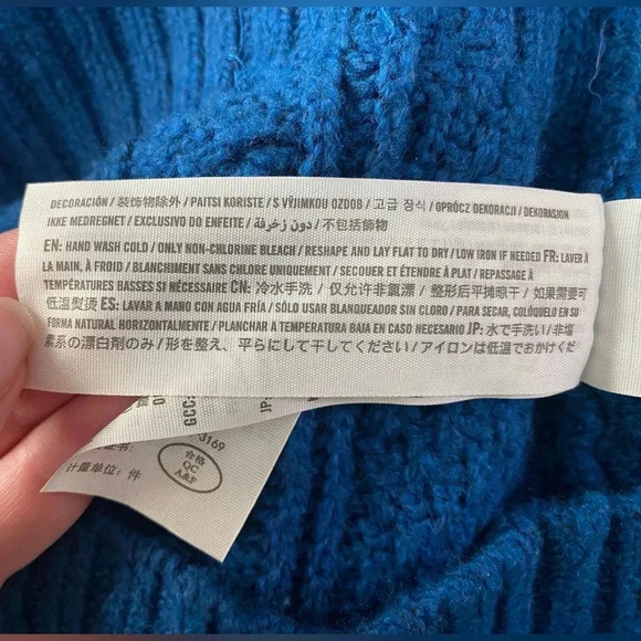 Abercrombie & Fitch Bright Blue V-Neck soft Cable Knit Sweater sz L Y2K EUC - Picture 16 of 16